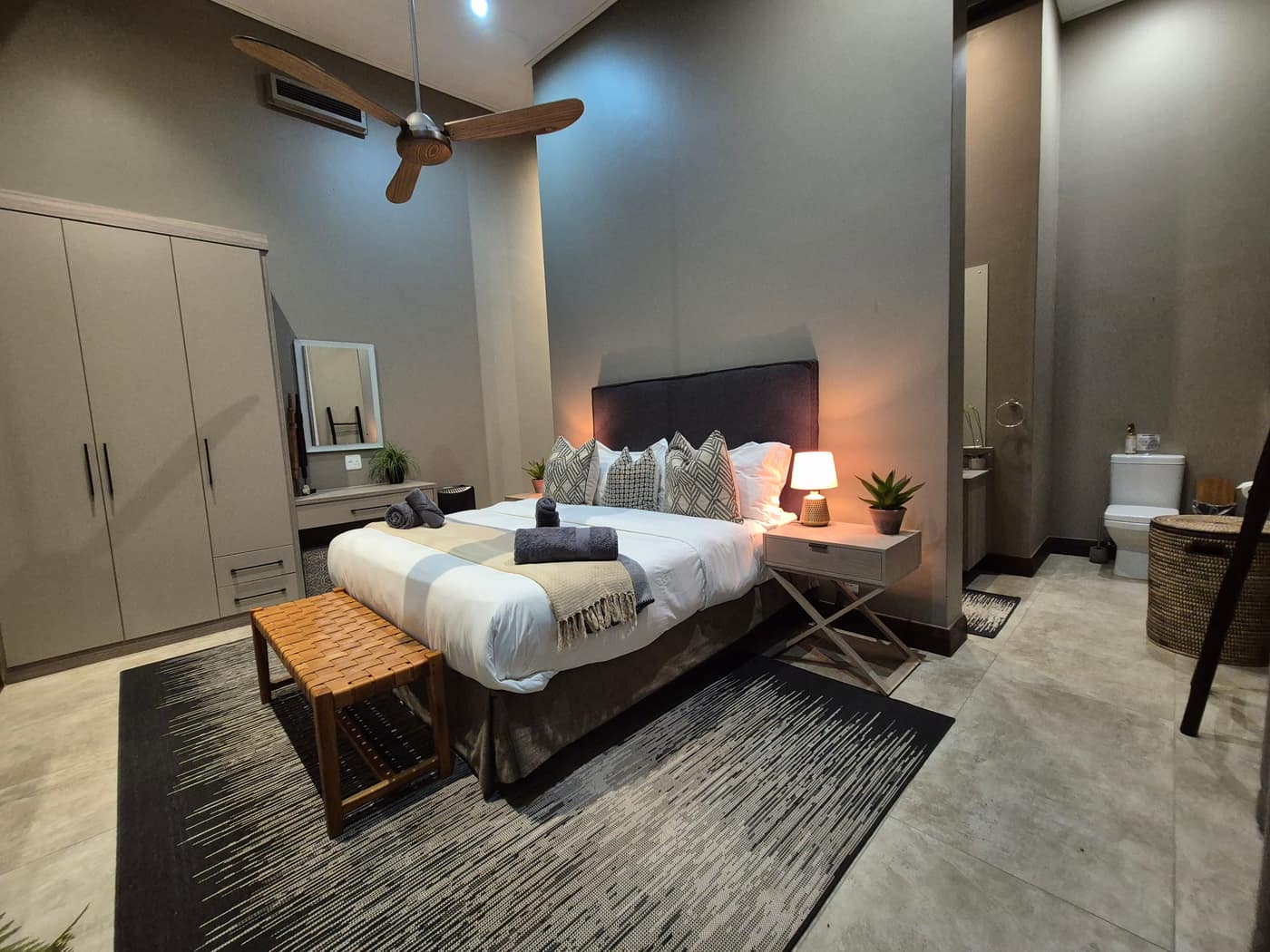 Baobab House Room 3 - en-suite bathroom